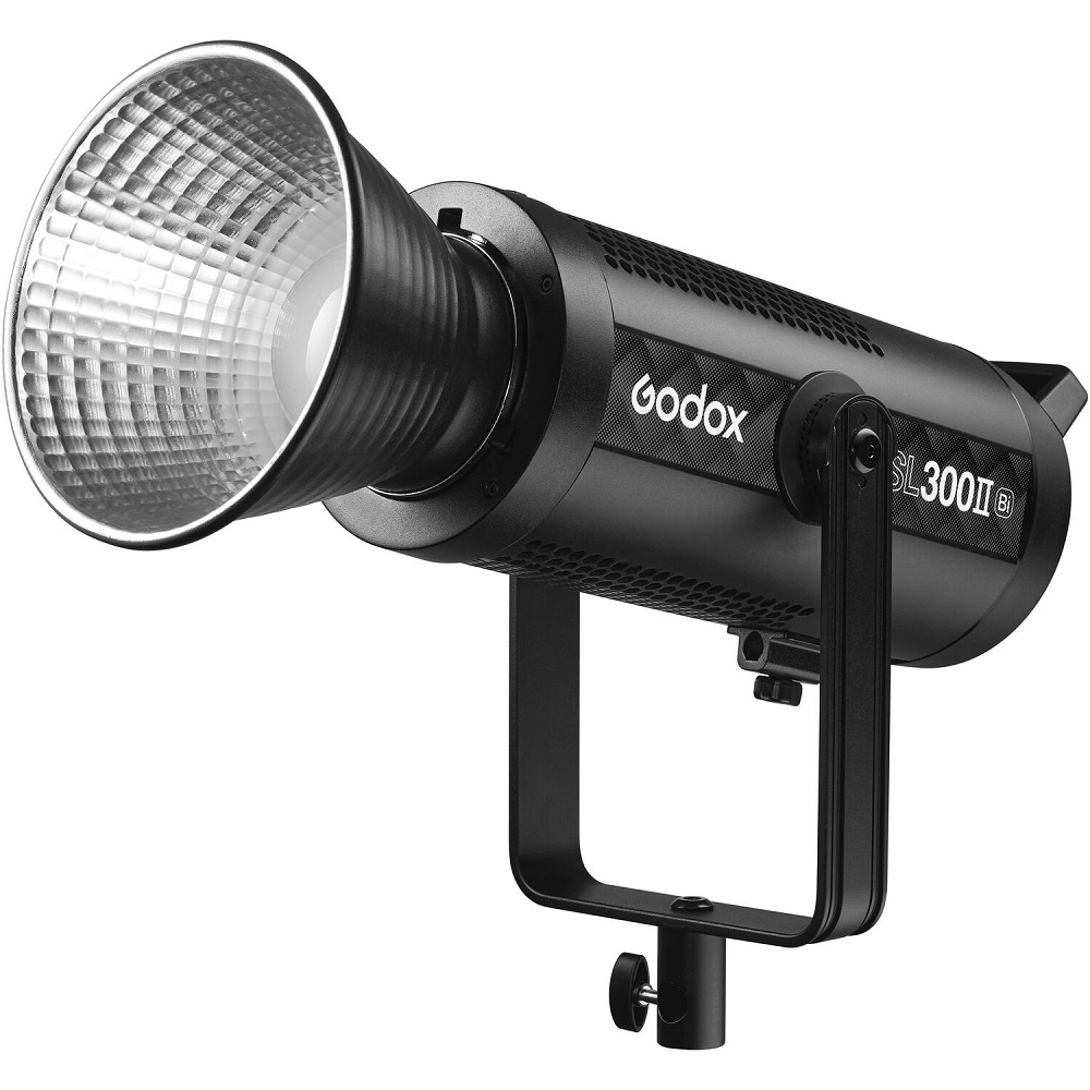Đèn Led Godox SL300II là sản phẩm không thể thiếu cho một studio chuyên nghiệp. Với ánh sáng đầy đủ và trung thực, sản phẩm này sẽ giúp bạn cảm nhận được bầu không khí của bức ảnh một cách chân thực. Khám phá hình ảnh liên quan để thấy rõ hơn về đèn Led Godox SL300II.